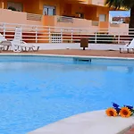 アパート Cabanas Apartment タヴィラ
