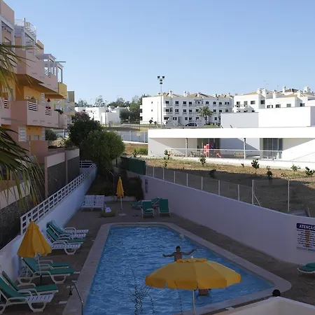 Cabanas Apartment タヴィラ